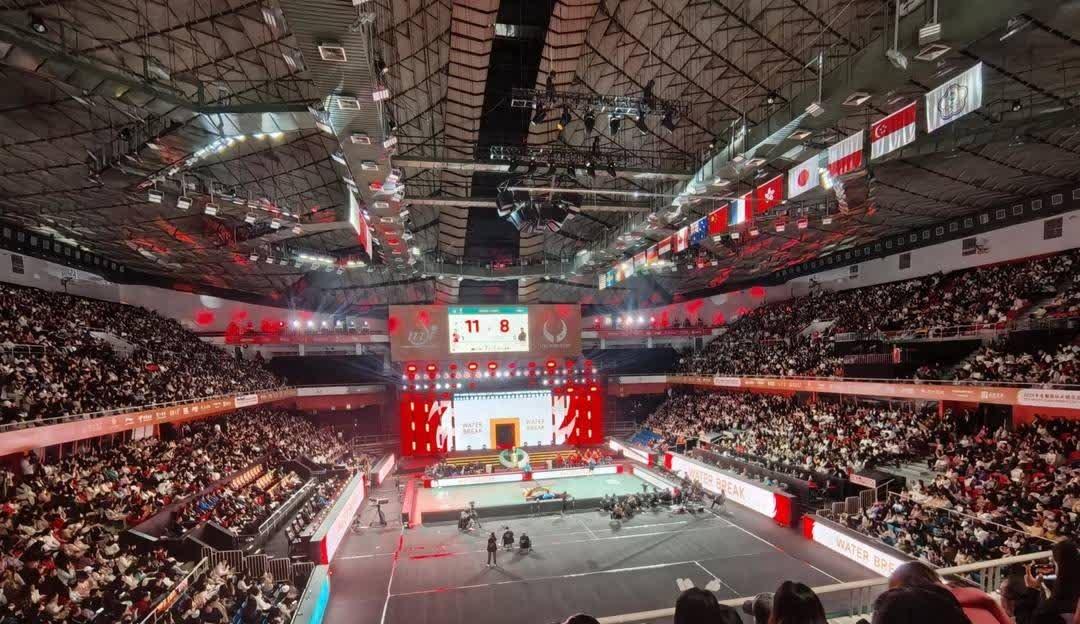 100T绝杀NS，Uzi线上压制力十足焦点之战成都决赛之夜，成为赛场最大亮点的简单介绍