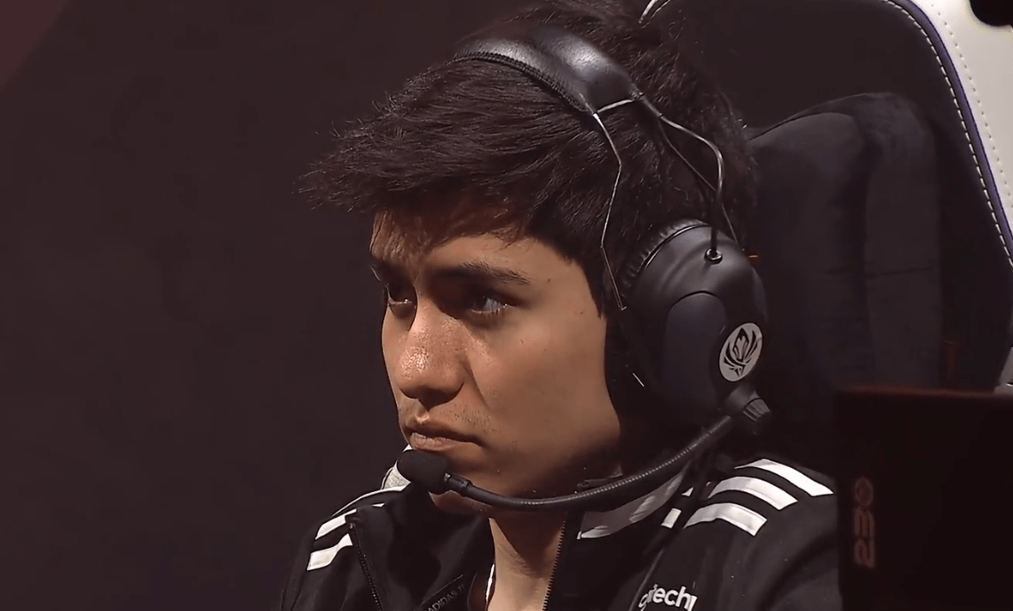 KT力克GEN，Caps线上压制力十足宿敌对决淘汰赛，点燃全场激情