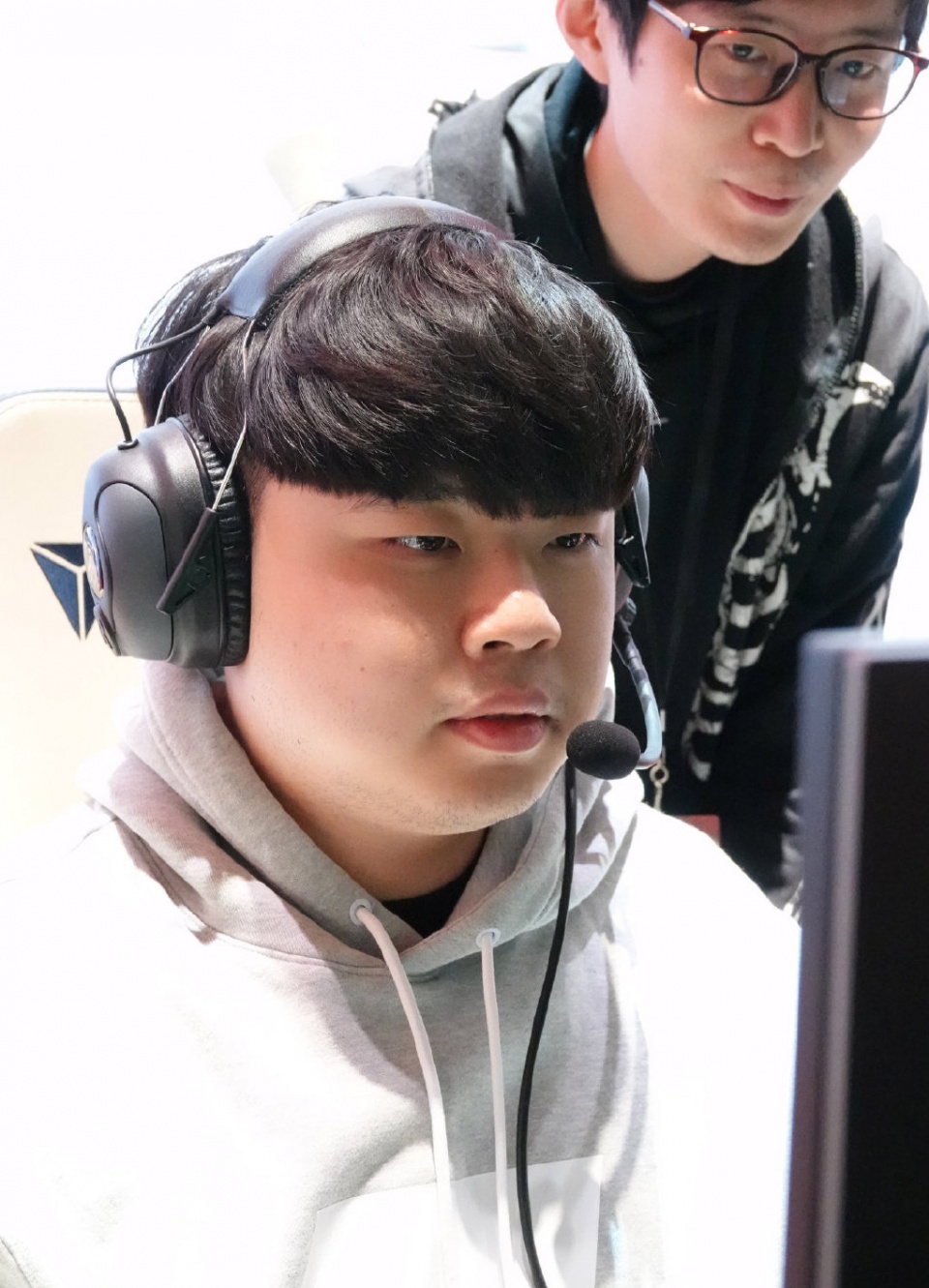 开云平台-IG鏖战KT，ShowMaker拿下关键大龙鏖战多局四强赛，留下经典瞬间